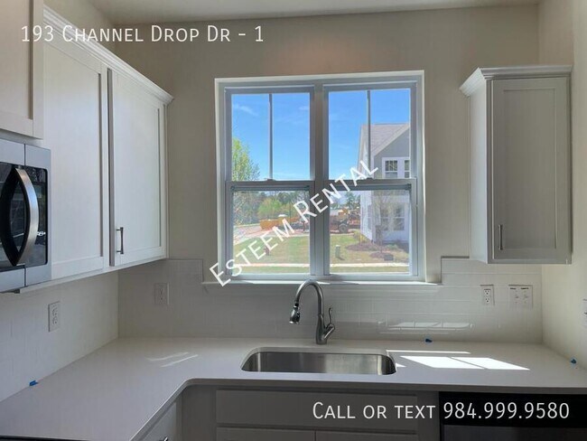 Foto del edificio - 193 Channel Drop Dr