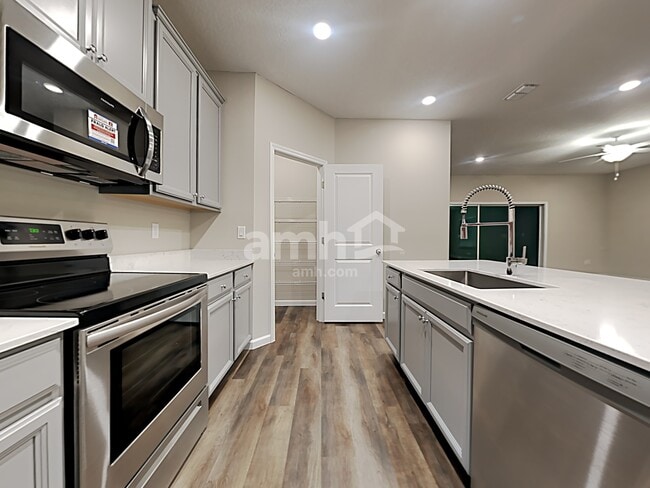 Building Photo - 82 Hemlock Point