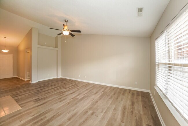 Foto del edificio - 1205 Turnbury Ln