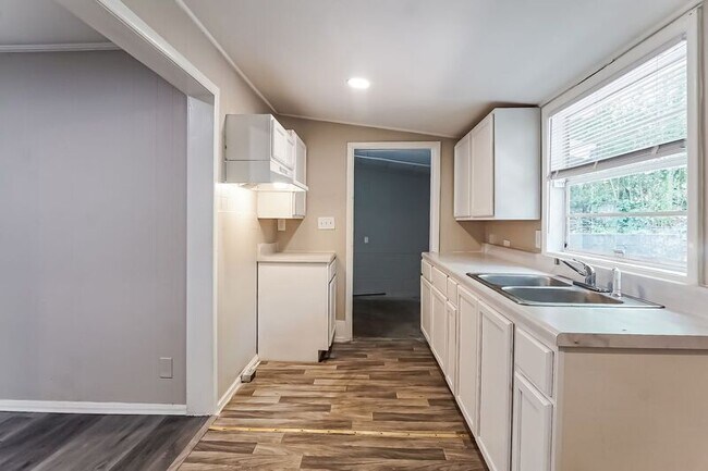 Foto del edificio - 925 Woodward Rd