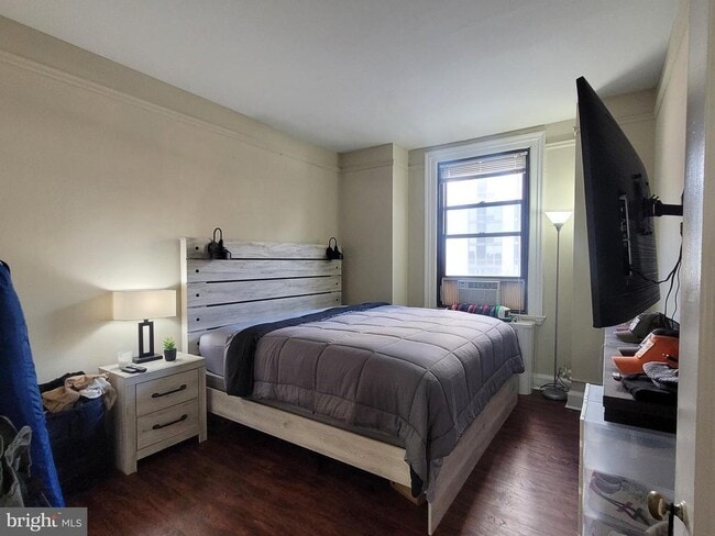 Building Photo - 2031 Locust St