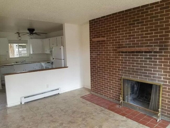 Beautiful 2 Bedroom Town Home! INCLUDED IN RENT: Water/Sewer/Gas/Trash - Beautiful 2 Bedroom Town Home! INCLUDED IN RENT: Water/Sewer/Gas/Trash