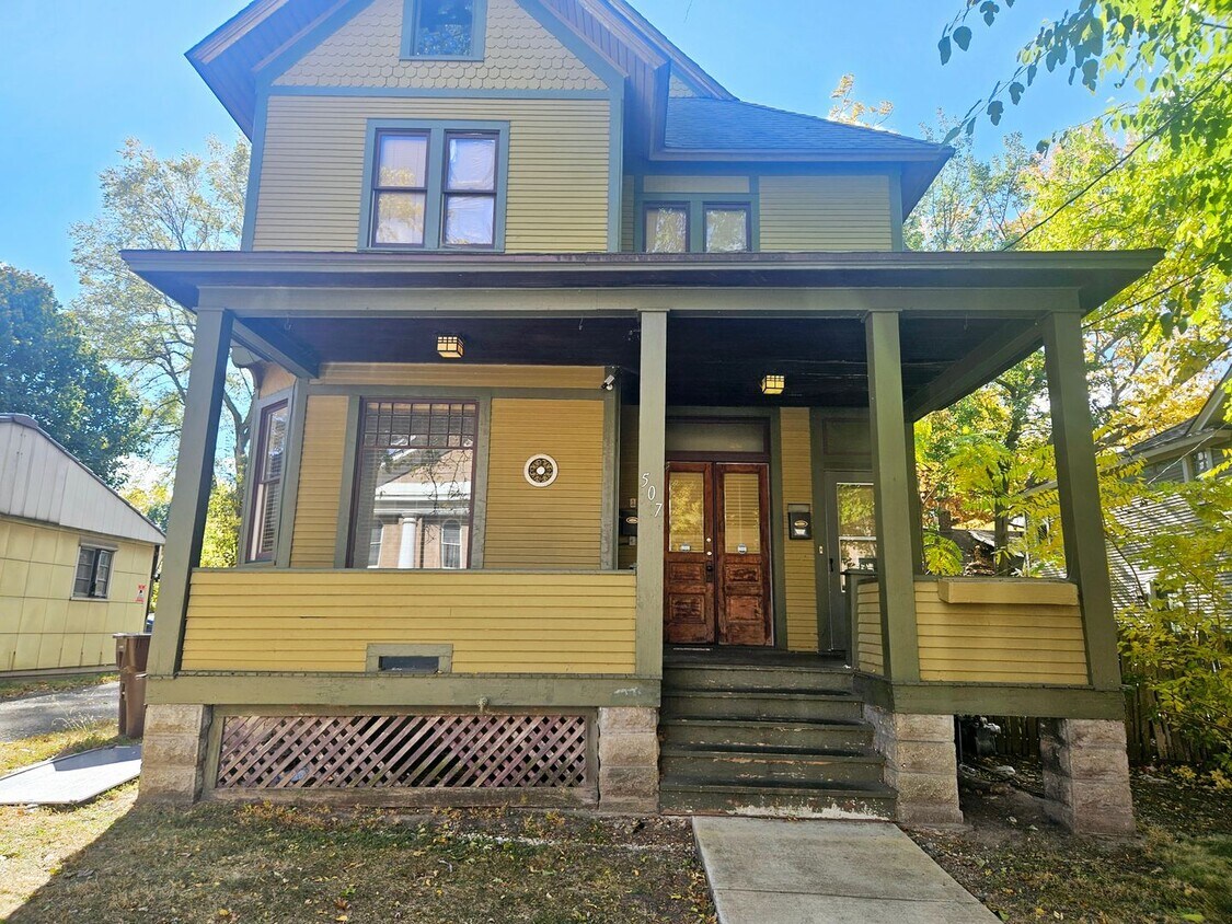 Primary Photo - 507 Oak St