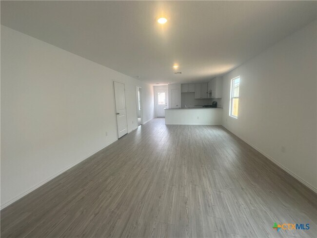 Foto del edificio - 2420 Hunter Rd