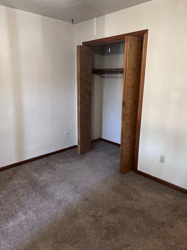 Foto del edificio - 2 bedroom/1 bathroom Duplex