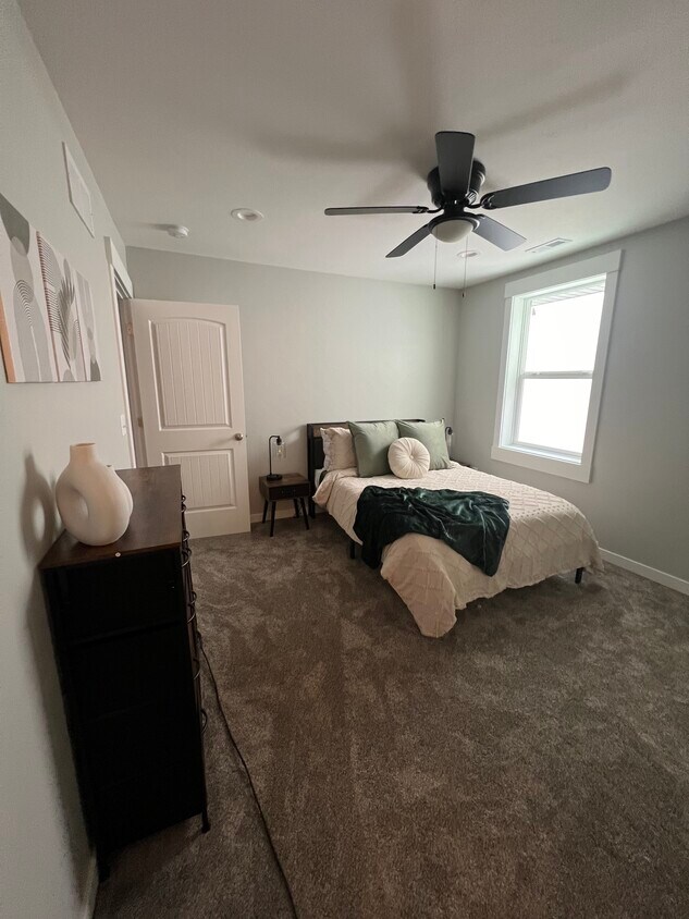 Foto principal - 418 W 18th St