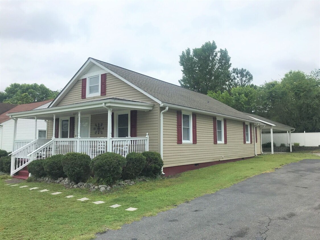 Primary Photo - Lovely 3 Bedroom/2 Bathroom… Waiting for Y...