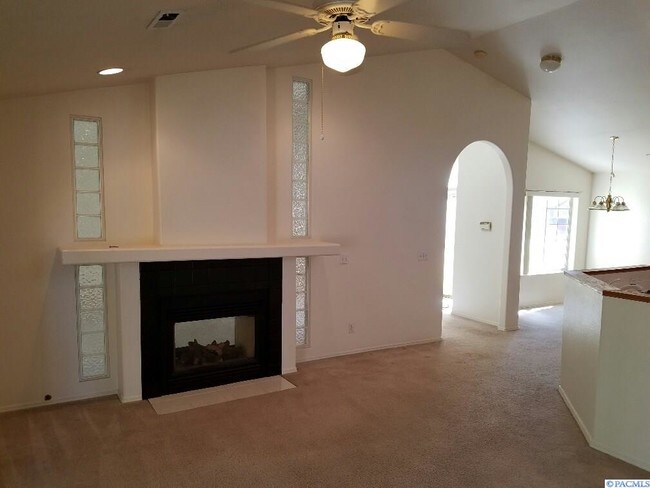 Building Photo - 2530 Royal Palm Ave