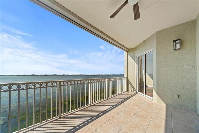 Foto del edificio - 8761 The Esplanade