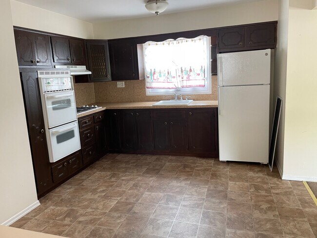 Foto del edificio - 83 Fern Ave