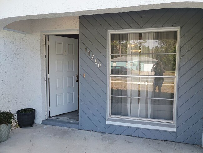 Foto del edificio - Charming two bedroom two bath one car garage