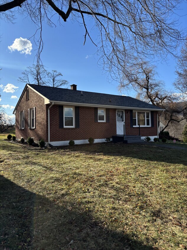 Primary Photo - 5819 Dogwood Ave