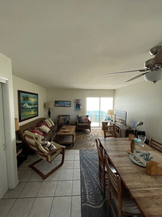 Building Photo - 3355 Ocean Front Walk