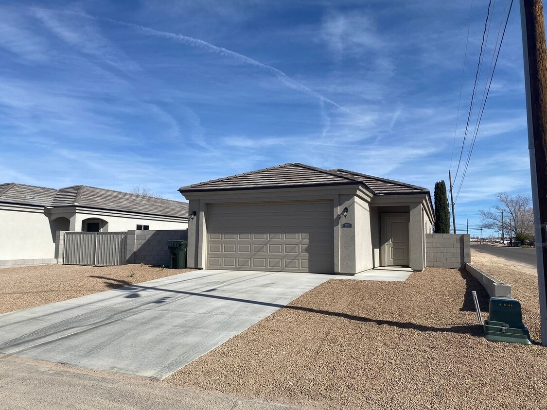 Primary Photo - 3 Bedroom 2 Bathroom Home