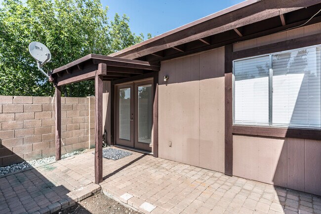 Foto del edificio - End Unit Apartment in Tempe