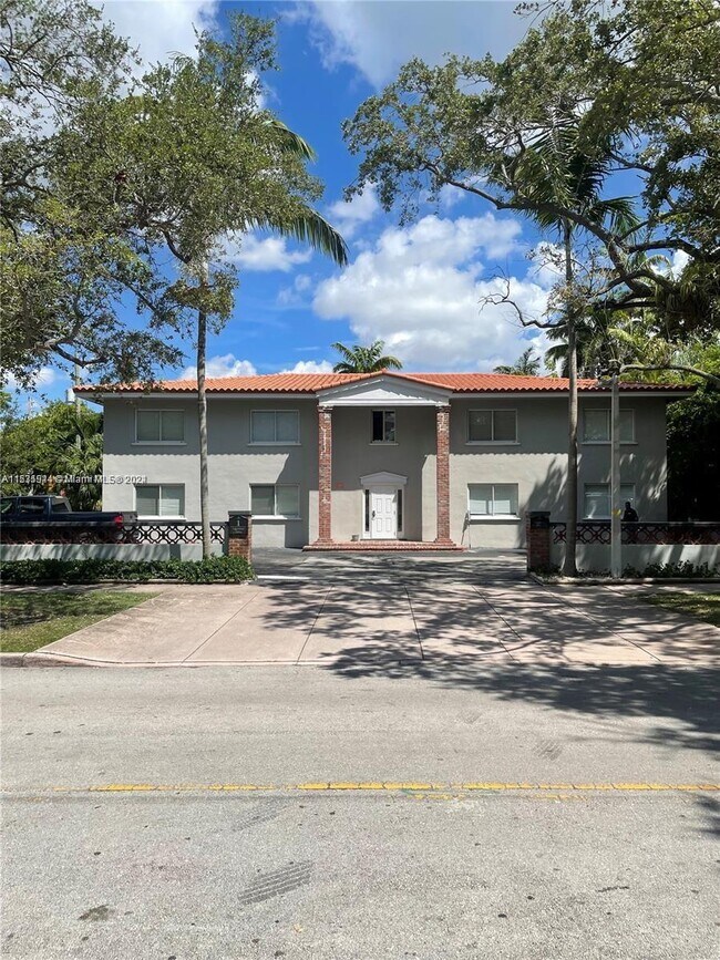 Building Photo - 1 Edgewater Dr