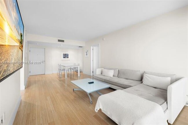 Foto del edificio - 6801 Collins Ave