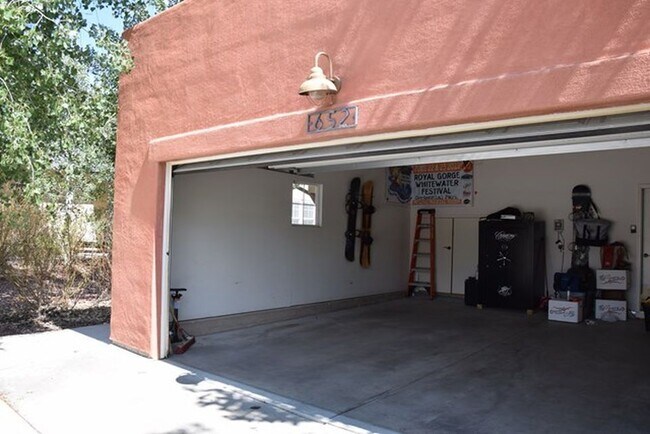 Foto del edificio - 3 bedroom 2 bath near golf course