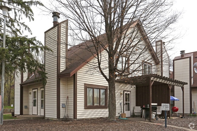 Building Photo - The Lofts of Sand Creek