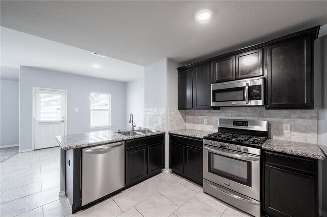 Building Photo - 1811 Bravos Manor Ln