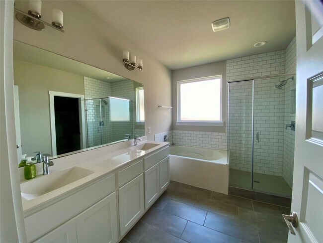 Foto del edificio - 28503 Hannahs Harbor Ln