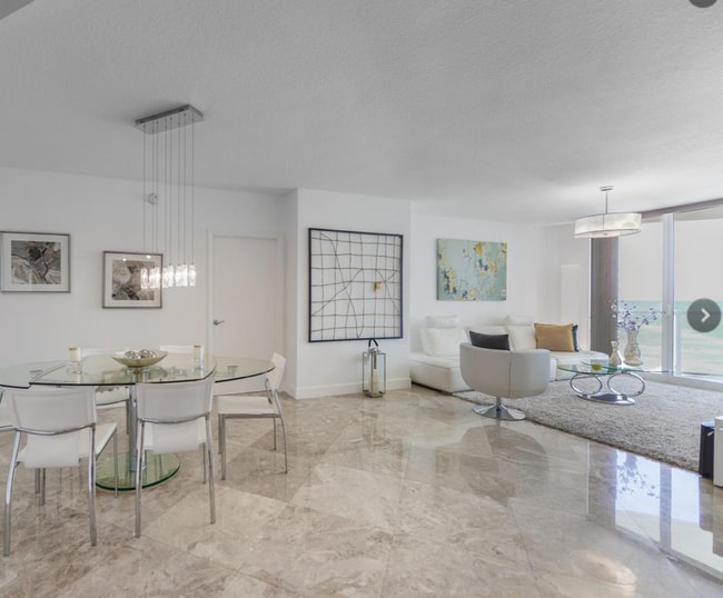 Building Photo - 16699 Collins Ave
