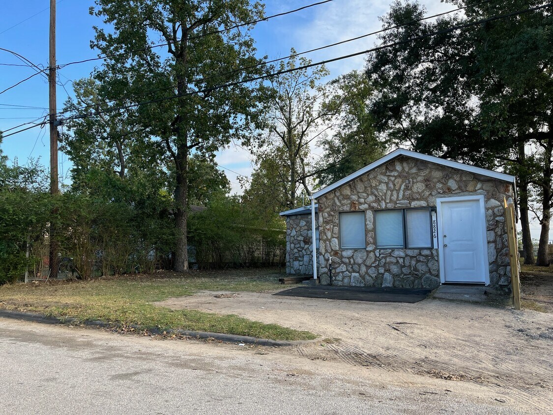 Photo - 8826 Crestview Dr (Houston, TX)