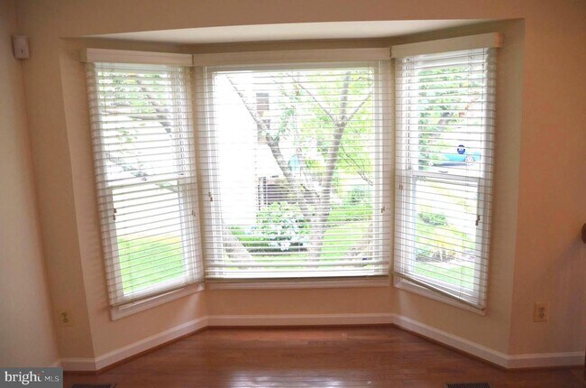 Foto del edificio - 6086 Joust Ln