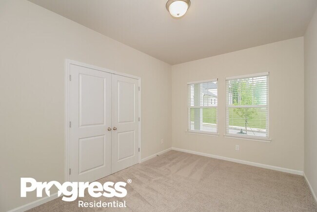 Foto del edificio - 24 Oak Creek Dr