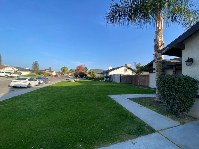 Building Photo - Newley Remodeled SW home featuring 3 BD 2 BA with large back yard