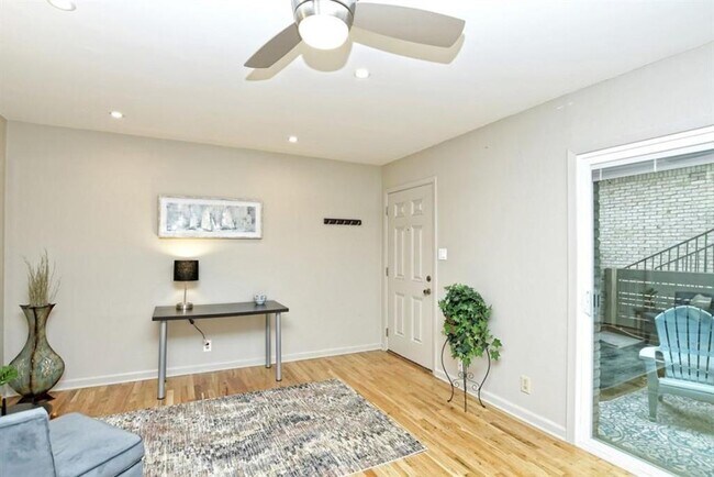 Foto del edificio - 7801 Shoal Creek Blvd