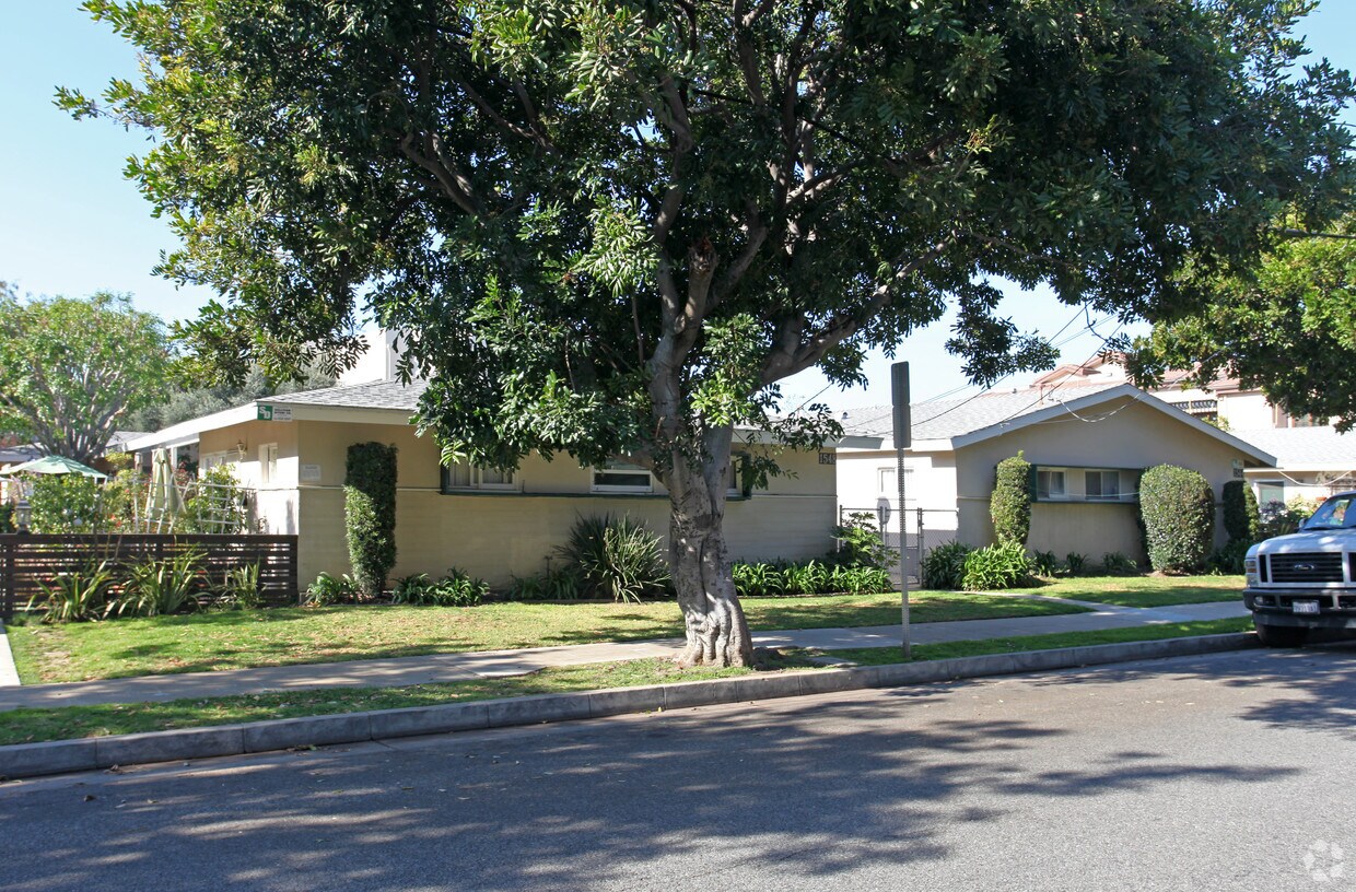 Foto del edificio - 1538-1555 Princeton St