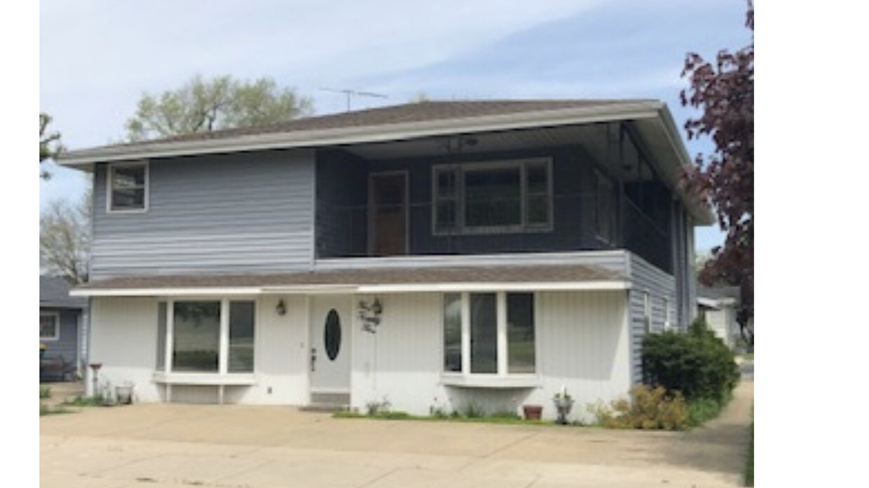 View of covered patio - 525 Stryker Ave