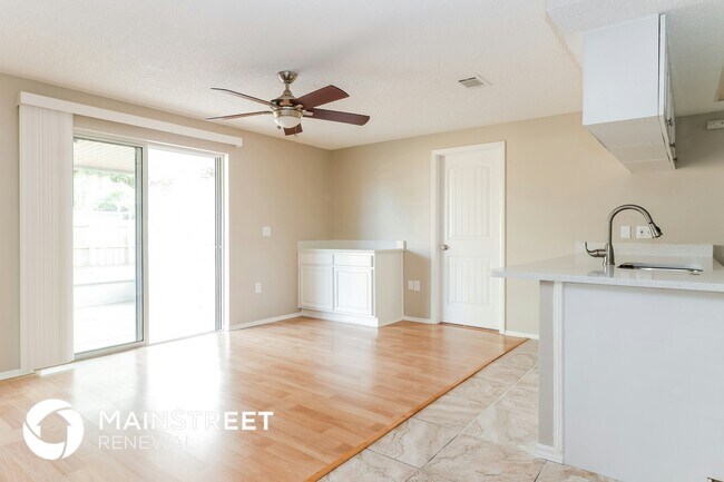 Building Photo - 8120 Blue Finch Way