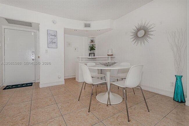 Foto del edificio - 3475 N Country Club Dr