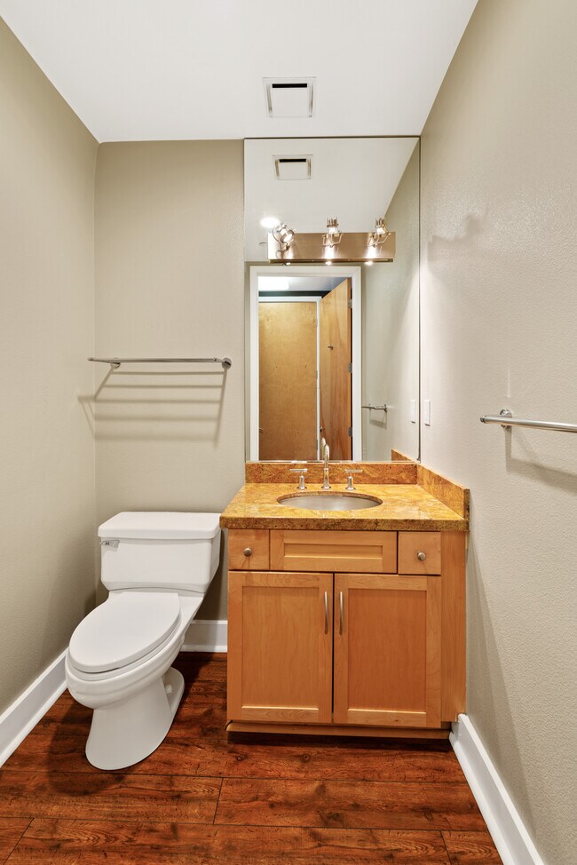 Foto del edificio - 395 E 4th St