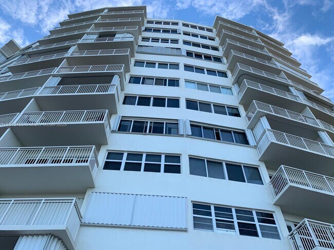Foto del edificio - 710 N Ocean Blvd