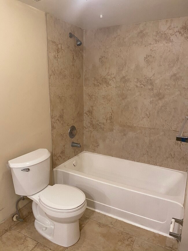 Building Photo - 2851 N Oakland Forest Dr