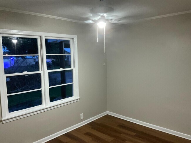 Foto del edificio - 184 SW Warren Ave