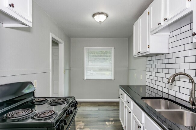 Foto del edificio - Super Affordable One Bedroom Duplex!