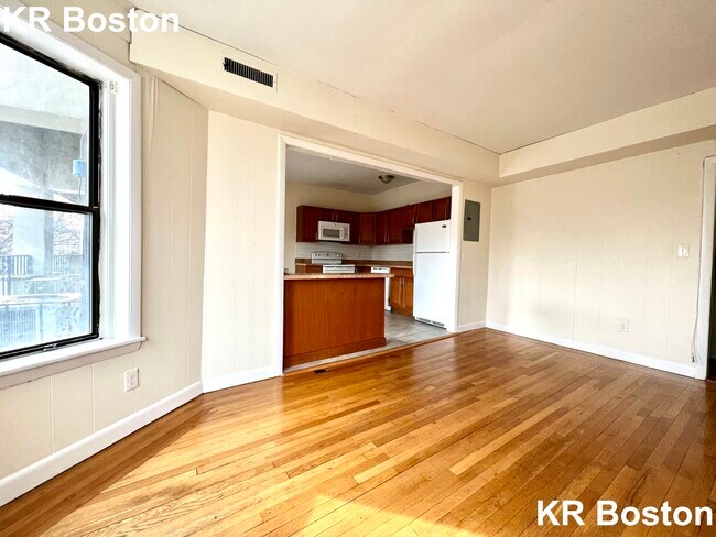 Building Photo - 1121 Commonwealth Ave