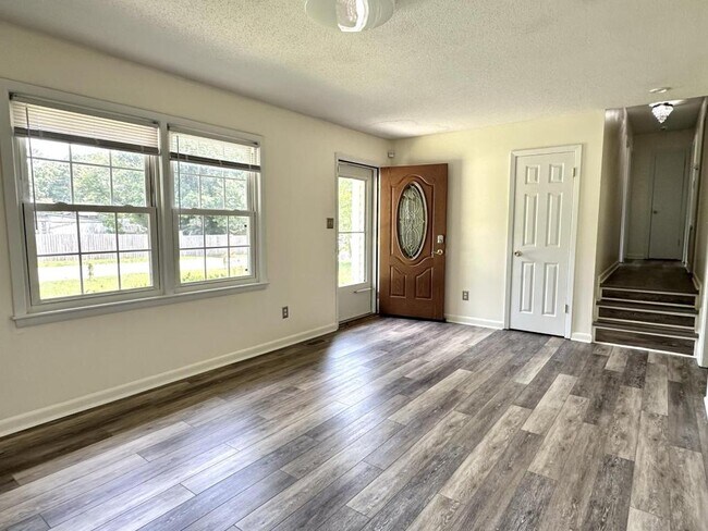 Building Photo - 246 Azalea Dr