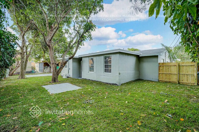 Building Photo - 1331 SW 21st Ave