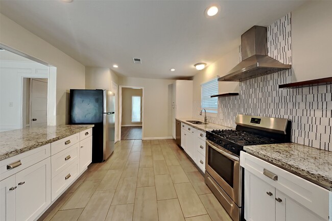 Building Photo - 2026 Willow Point Dr