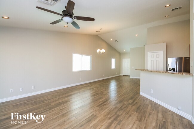 Building Photo - 4742 E Meadow Land Dr