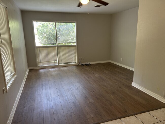 Foto del edificio - 851 Willow Dr
