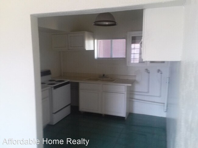 Building Photo - 1 br, 1 bath House - 205 W 44th St