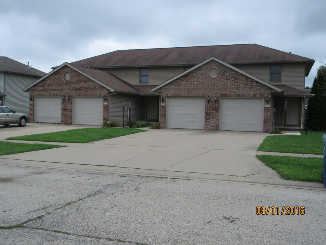 54 Gilliam Ct, Chatham, IL 62629 Townhome Rentals in Chatham IL