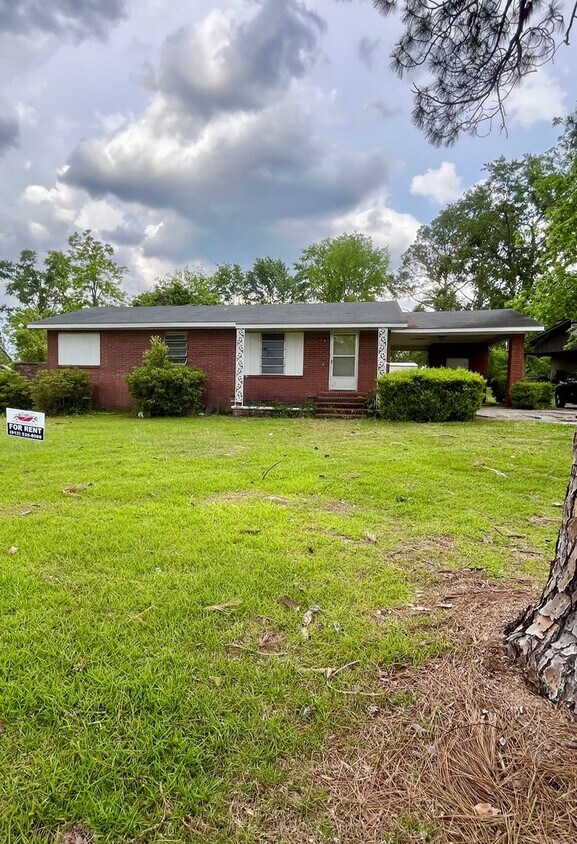 Foto principal - 3 Bed 2 Bath Brick House Coming Soon - Und...