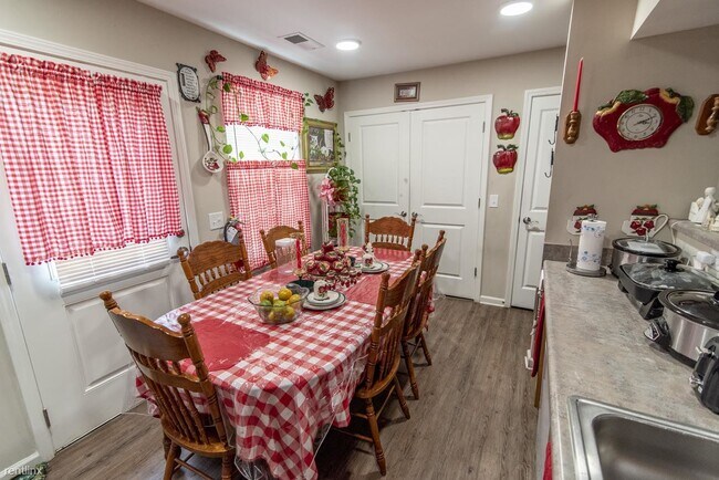 Building Photo - 3 br, 2 bath Townhome - Butler Crossing II